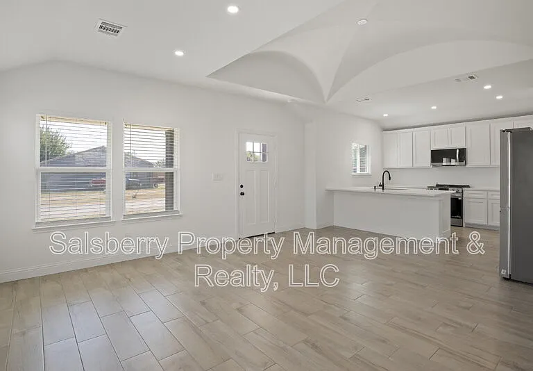 338 S 3rd St — Photo 5