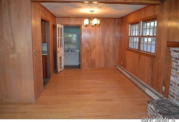 2nd image of 133 Lakeview Dr