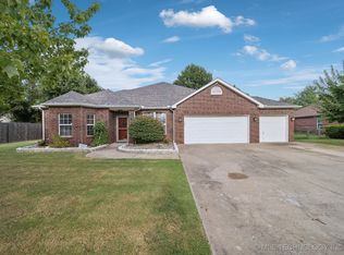 8190 Silverado Rd, Claremore, OK 74019