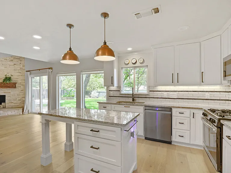 1602 Thornridge Rd — Photo 6