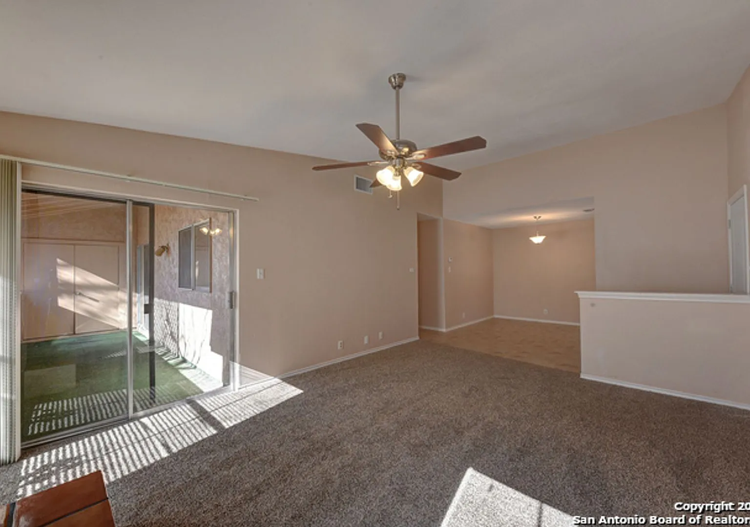 2 Bedroom/2 Bath Condo San Pedro Hills Subdivsion — Photo 4