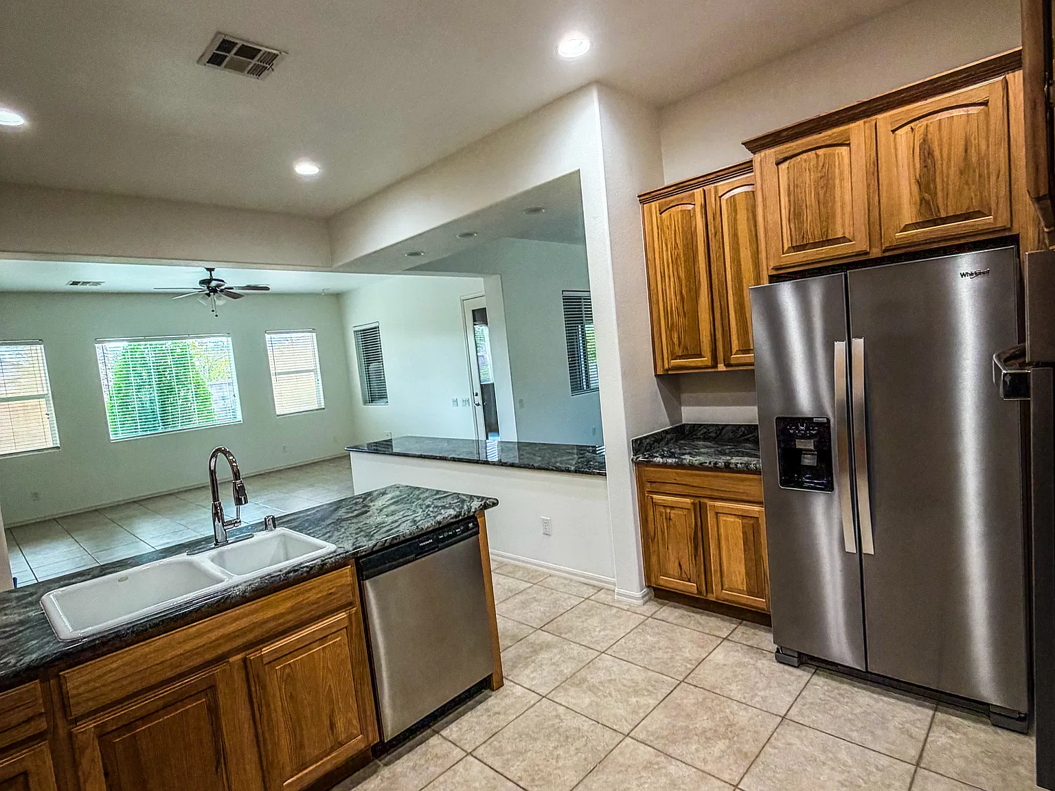 3 bed, 2835 sqft, $2,800 — Photo 4