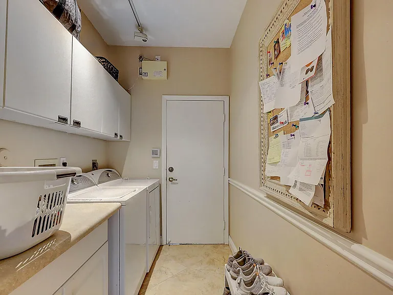 10207 Allamanda Blvd — Photo 23