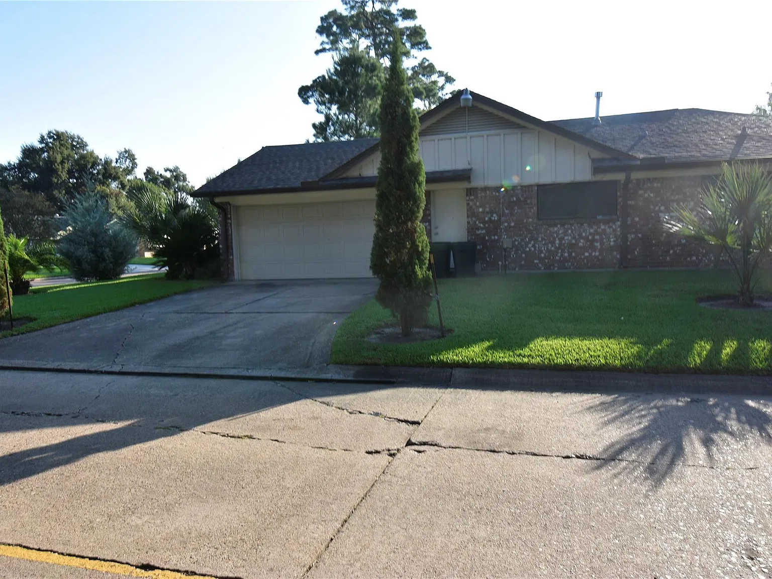 3 bed, 2.0 bath, 2239 sqft, $2,199 — Photo 1