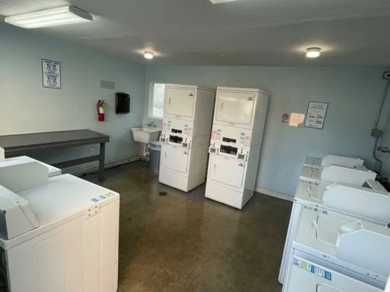 STUNNING APARTMENT! GREAT LOCATION! POOL PROPERTY — Photo 3