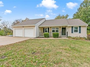 17445 166th St, Basehor, KS 66007