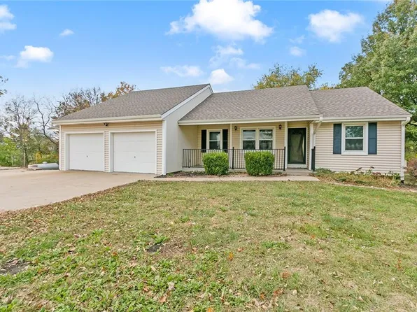 17445 166th St, Basehor, KS 66007
