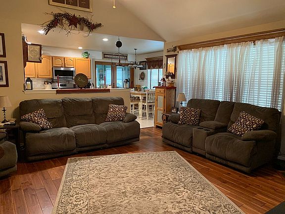 5th image of 81 Clarence Ave
