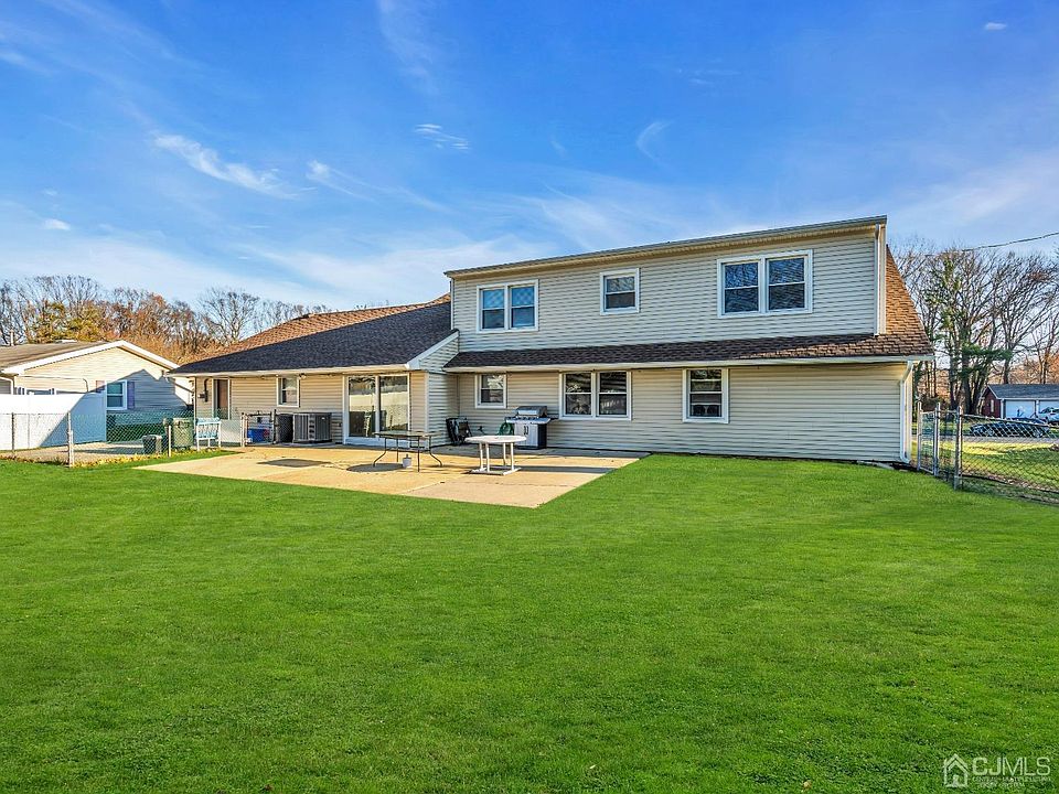 28 Lakeridge Dr, Matawan, NJ 07747 Zillow