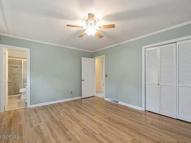 Primary bedroom w/bathroom