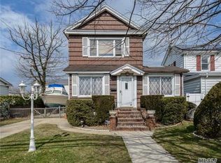 543 Dubois Ave, Valley Stream, NY 11581