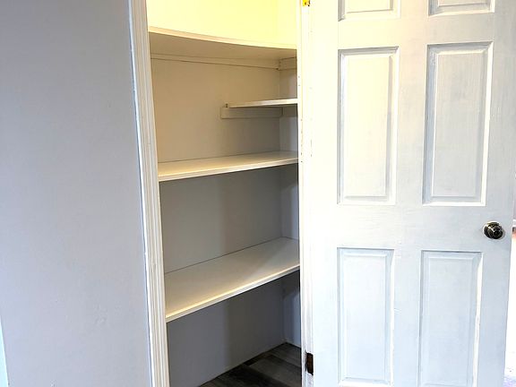 5th image of 23631 122nd St