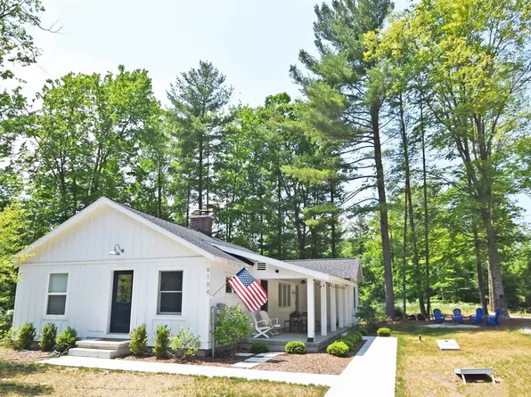 6104 S Glen Lake Rd, Glen Arbor, MI 49636