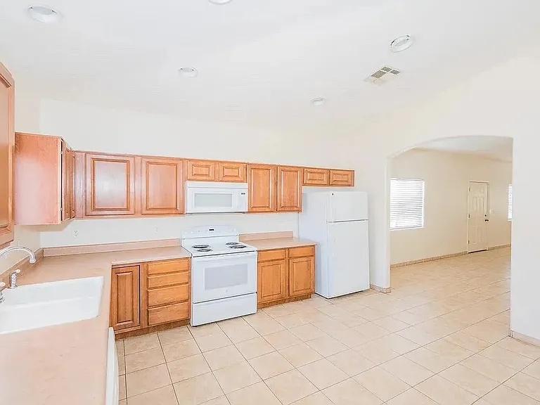 5009 S Park Ave #1 — Photo 4
