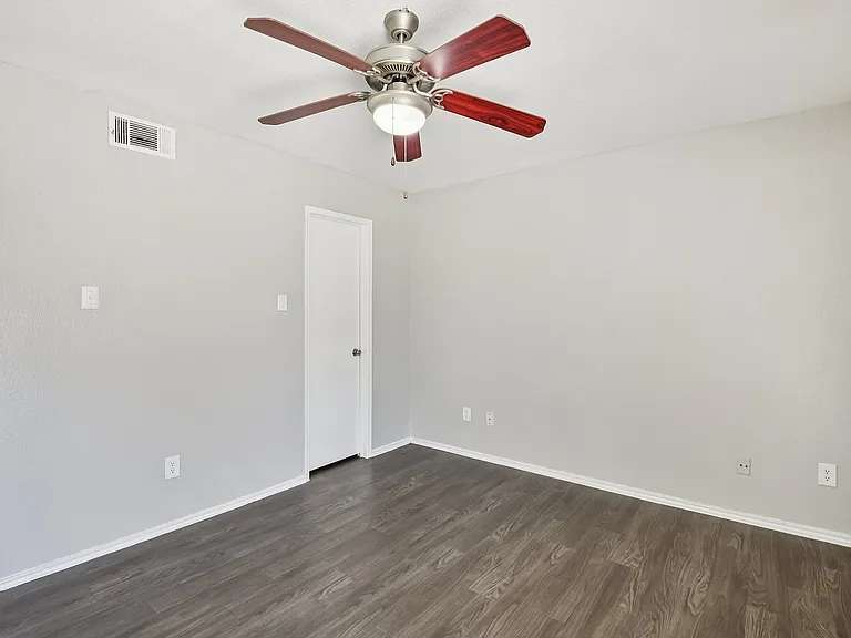 22-web-or-mls-Briar Forest Dr-S1303-022