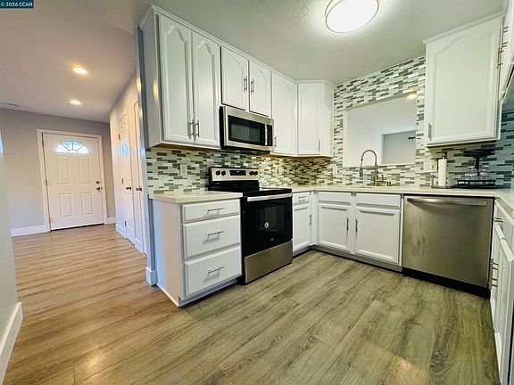 5th image of 419 Pomona Ave