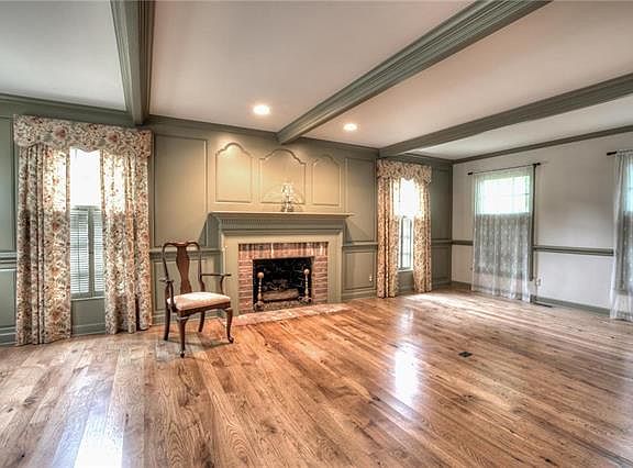 3rd image of 919 Wildbriar Dr