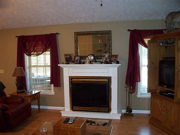 5th image of 219 Isenburg Ln