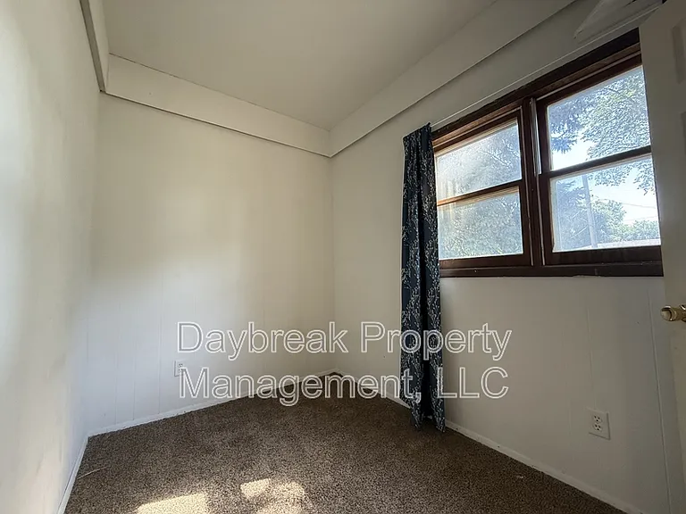 1228 10th St N #4 — Photo 4