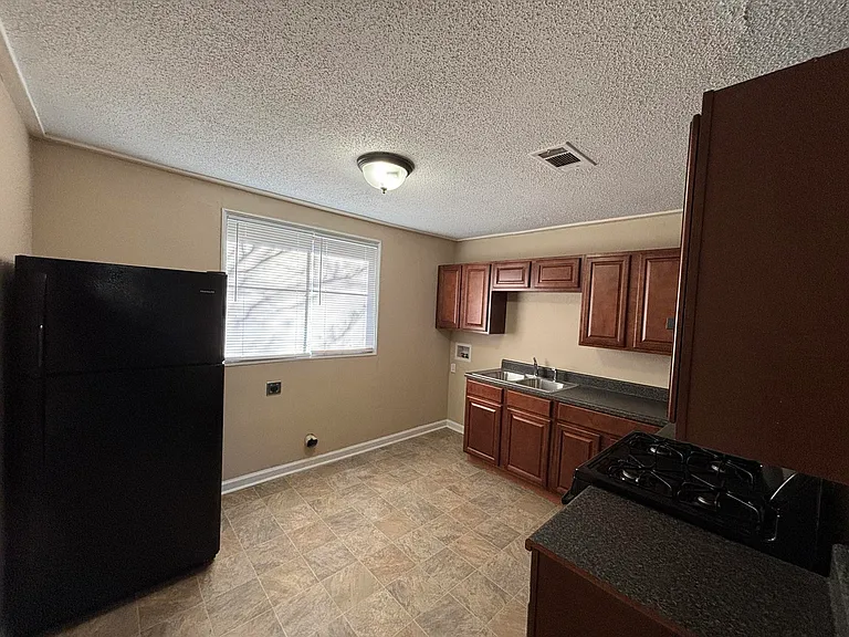 23 Hiland Pl #B — Photo 8