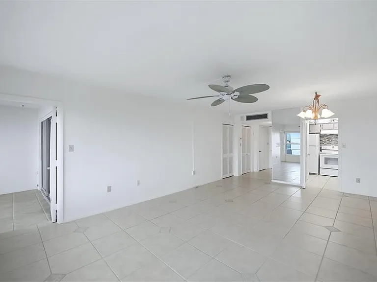 555 S Gulfstream Ave #902 — Photo 12