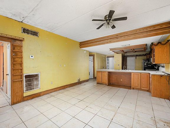 5th image of 404 Padre Blvd Unit 102