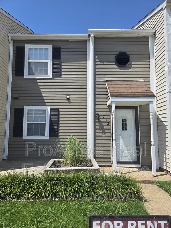 2 bed, 1.0 bath, 1000 sqft, $1,800 — Photo 1
