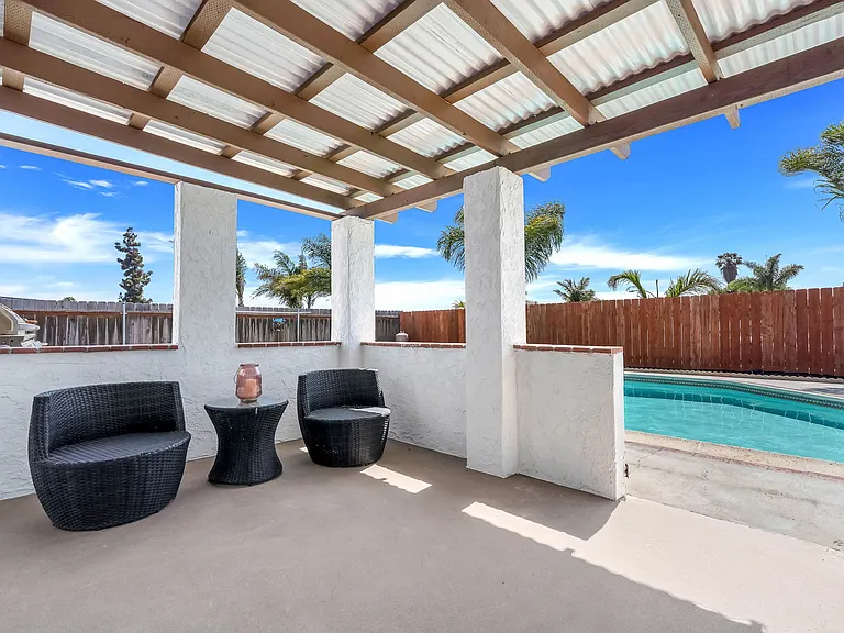 1472 Loma Ln — Photo 32