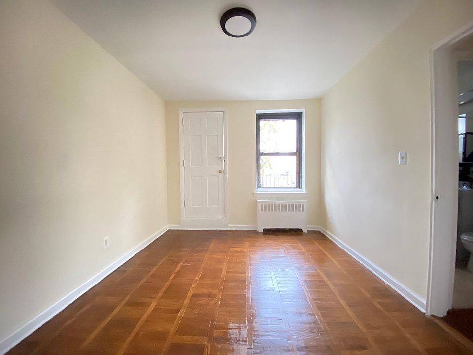 1st image of 124 Smith St #14