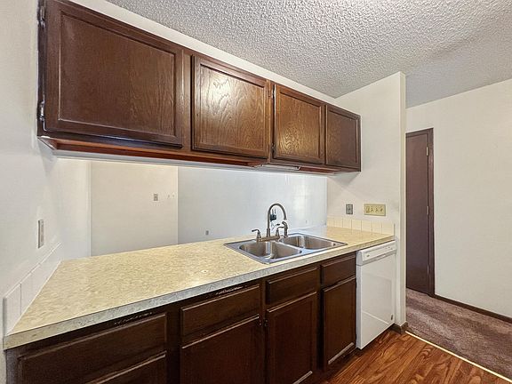5th image of 626 S 16th St #24