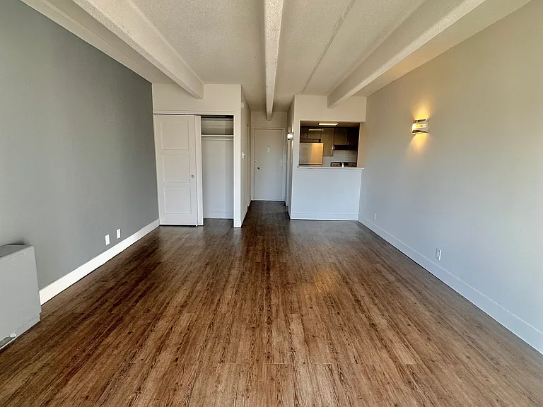 Luxe Tower apartments — Photo 34