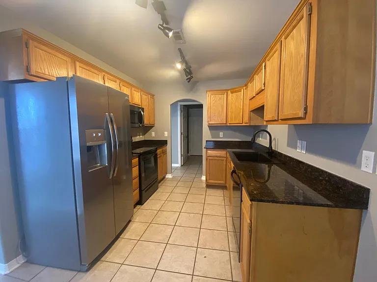 411 Curtis St — Photo 9