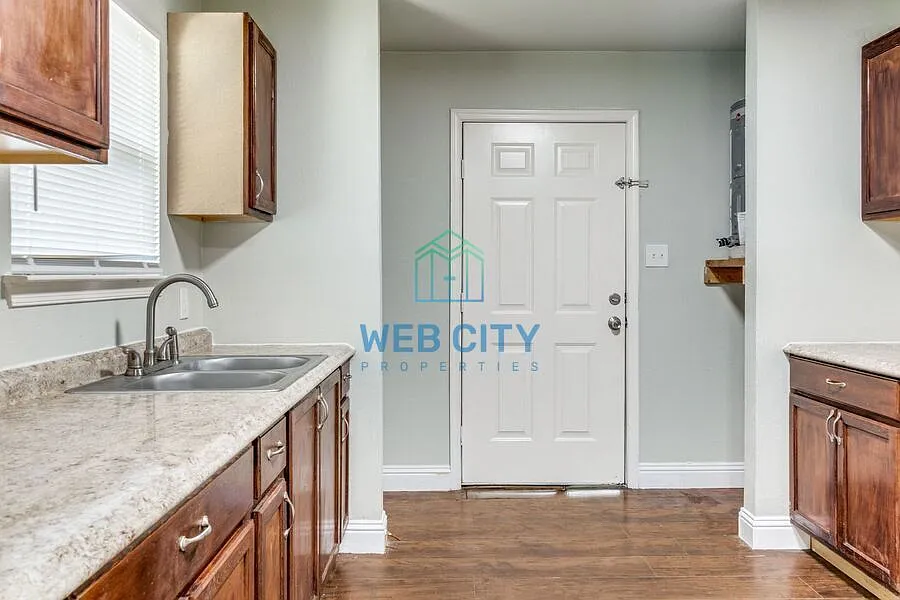 ** Coming Soon** 2 Bed 1 Bath Home For Rent In South Dallas! — Photo 4
