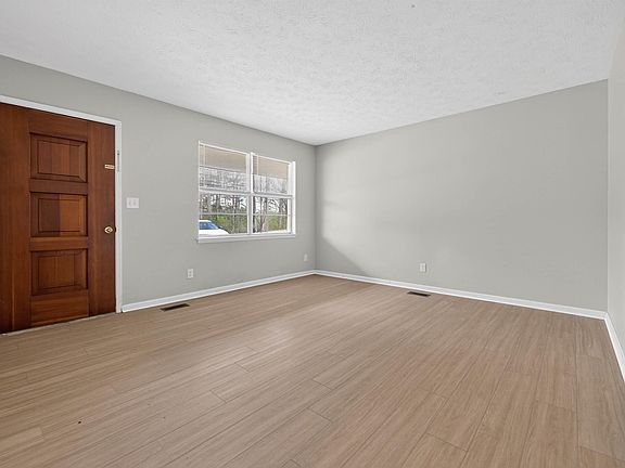 4th image of 2317 Glenvale Rd