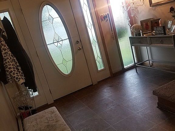 5th image of 460 Meadow Dr