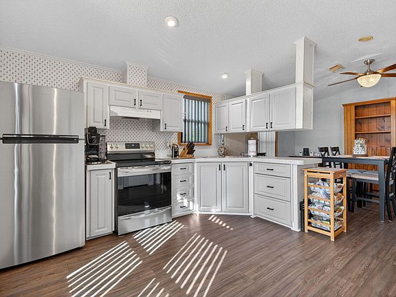 3rd image of 11055 SE Federal Highway #61