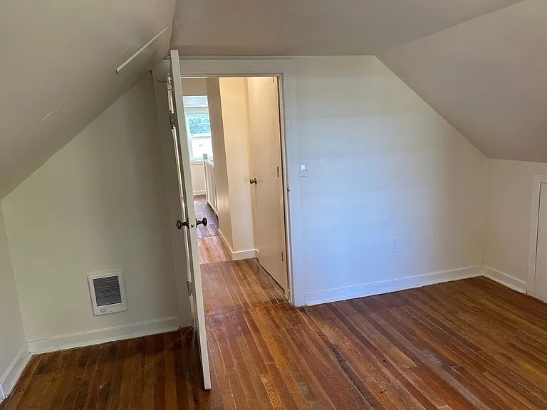 1560 Robert St — Photo 28