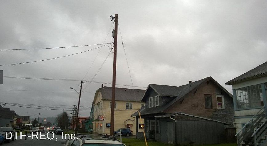 2nd image of 905 W 1st St APT 1
