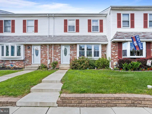 921 Greenhouse Dr, Secane, PA 19018