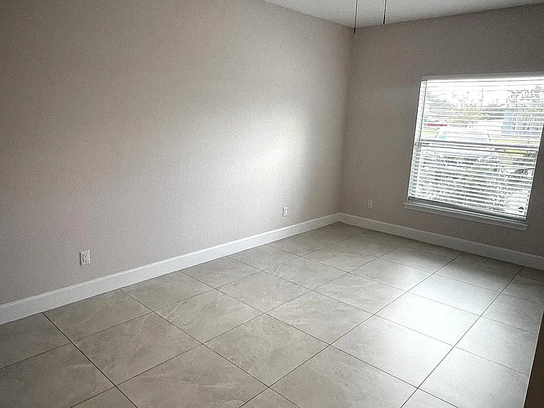 349 SW Dagget Ave — Photo 18
