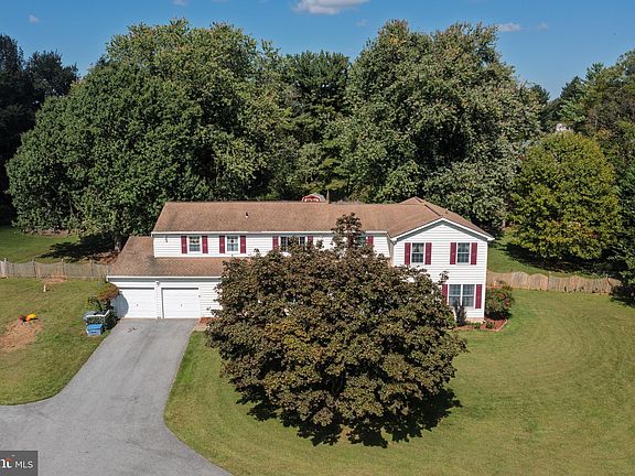 2nd image of 8 Beau Mondes Ct