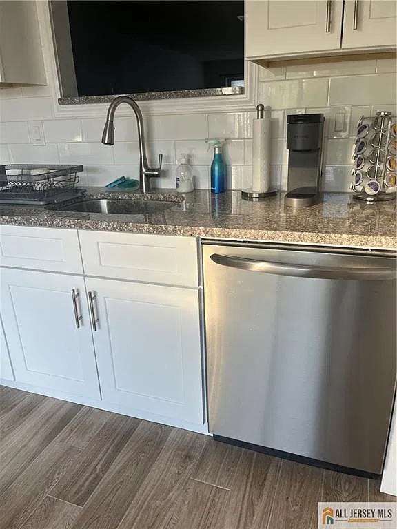 2 bed, 2.0 bath, 1123 sqft, $2,450 — Photo 2