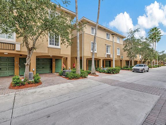 4th image of 2831 NE 185th Street #607