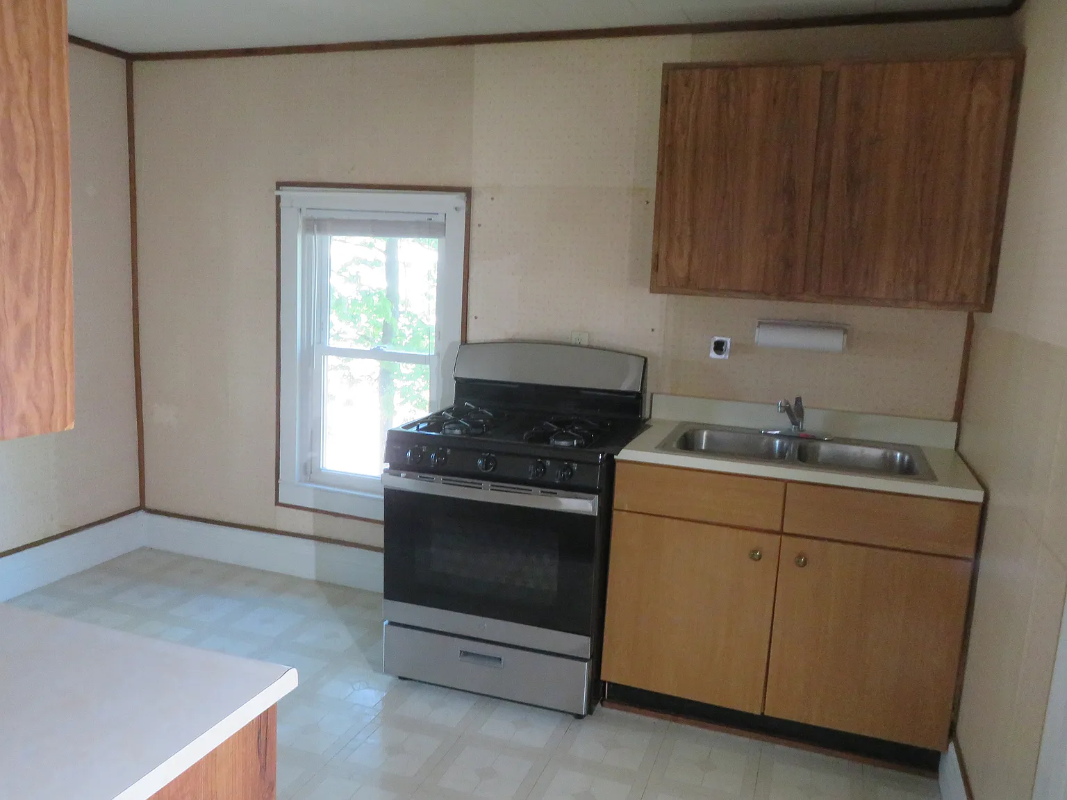 14 Gansevoort Rd — Photo 4