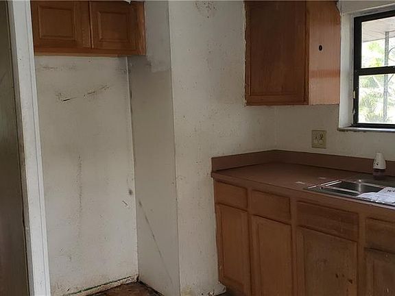 4th image of 2232 Avenue A NW