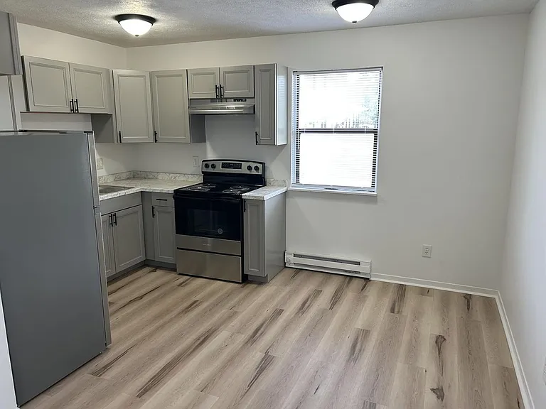 270 Everett Ave — Photo 5
