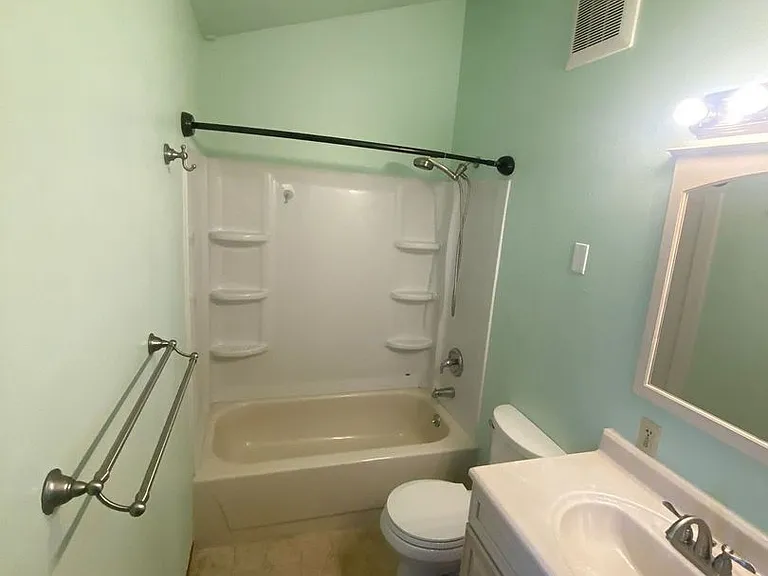 708 Perry St — Photo 7