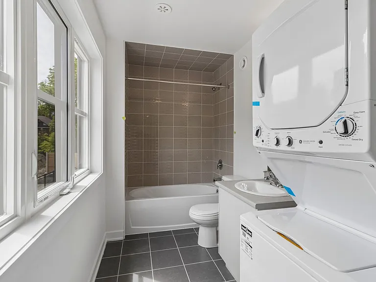 15100 Yonge St #206 — Photo 7