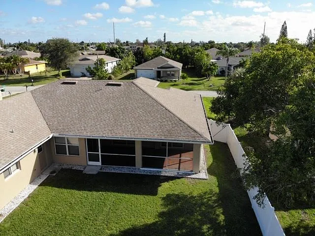 3002 SW 1st Ave — Photo 4
