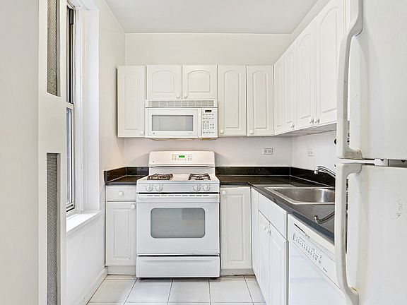 4th image of 225 E 47th St